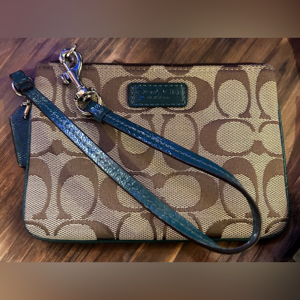Coach Park Signature Small Wristlet Bag - F51775 - Picture 3 of 11
